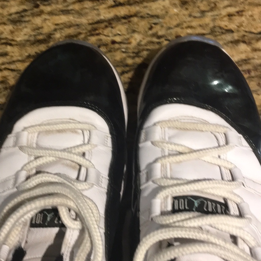 Low top Jordan 11’s size 11